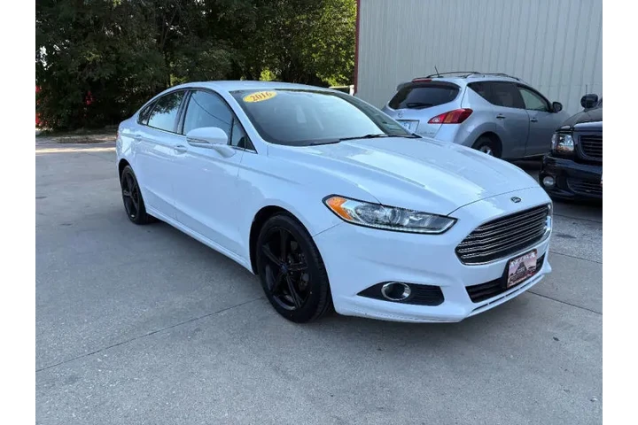 $8950 : 2016 Fusion SE image 4