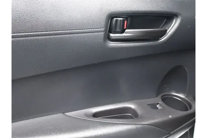 $23747 : Toyota Corolla Cross 2024 LE image 10