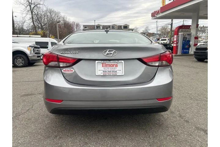 2016 Elantra SE image 6