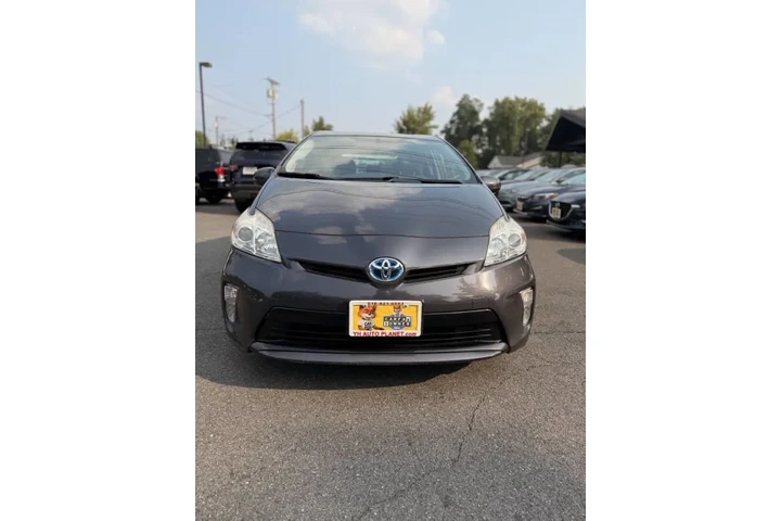 $12500 : 2012 Prius Four image 4