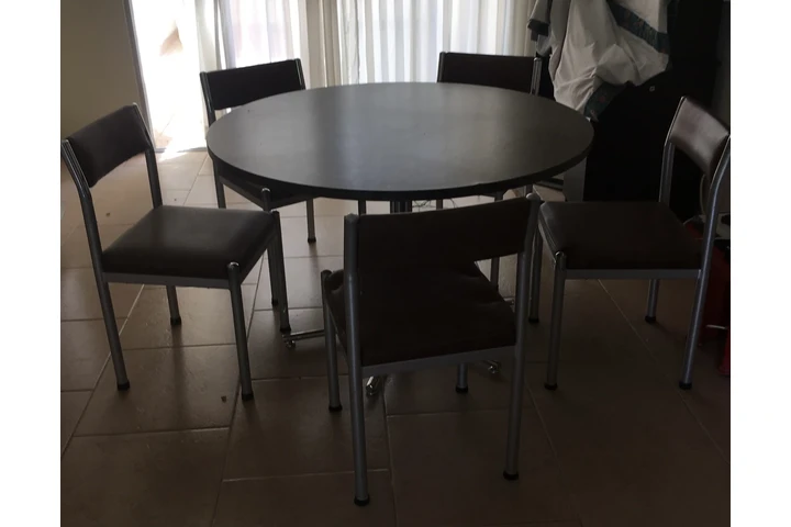 $850000 : Vendo comedor con mesa redonda image 3