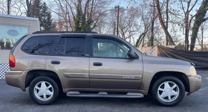 $3995 : 2002 GMC Envoy SLE image 9