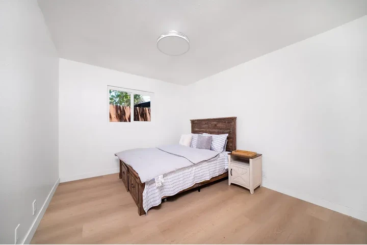 $1400 : Santa Ana - Home Available image 8