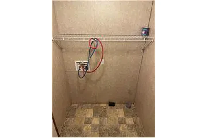 $1100 : Rental property with 3 bedro image 7