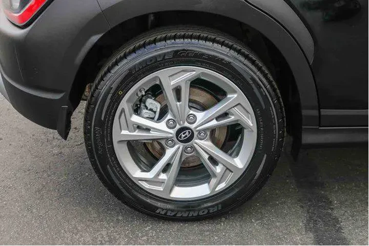 $17587 : Hyundai KONA 2022 AWD SEL 4d image 9