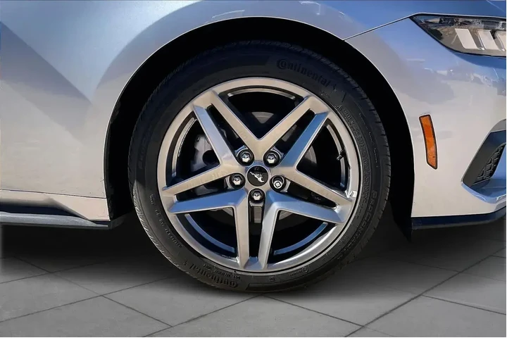 $37624 : Ford Mustang 2025 EcoBoost 2 image 9