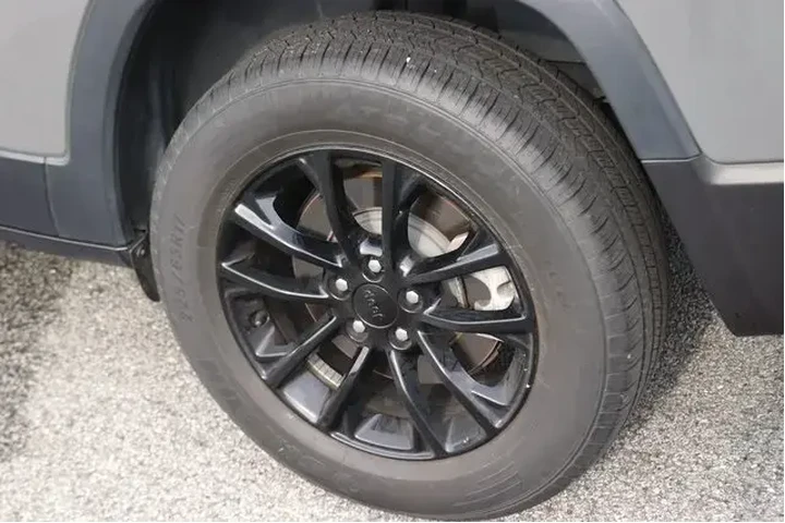 $22403 : Jeep Cherokee 2023 4x4 Altit image 7