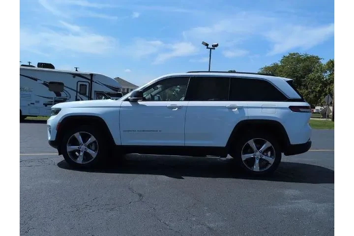 $34777 : Jeep Grand Cherokee 2022 4x4 image 5