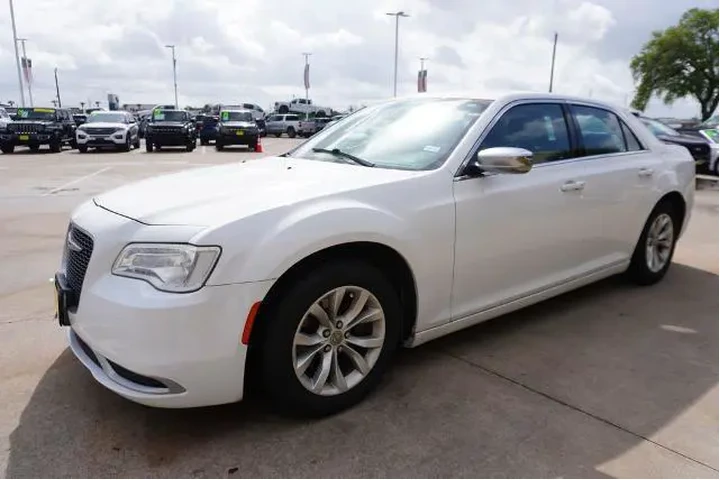 $13888 : Chrysler 300 2016 Limited 4d image 3