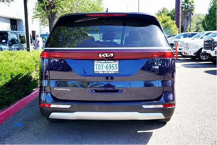 $27832 : Kia Carnival 2024 LX 4dr Min image 9