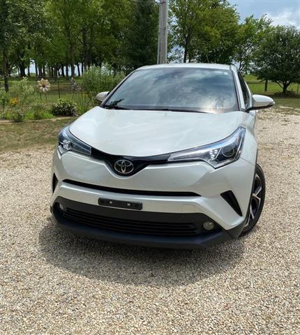 $14000 : 2018 Toyota C-HR XLE Premium image 1