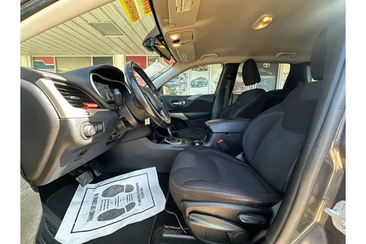 $11900 : 2017 Cherokee Latitude image 10