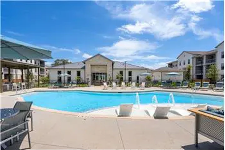 $1851 : Rental property with 3 bedro image 2