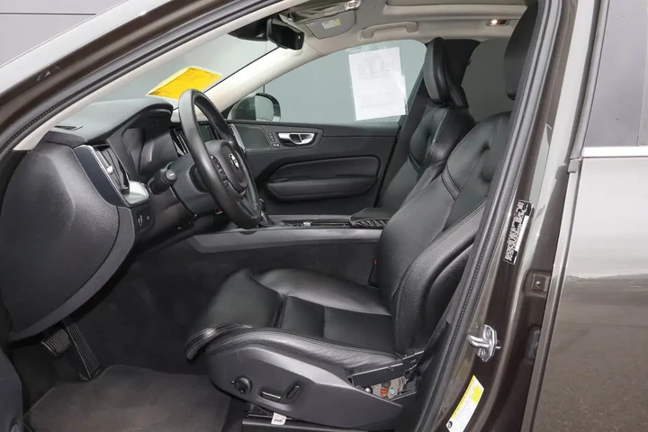 $17949 : 2019 XC60 T5 AWD Momentum image 7