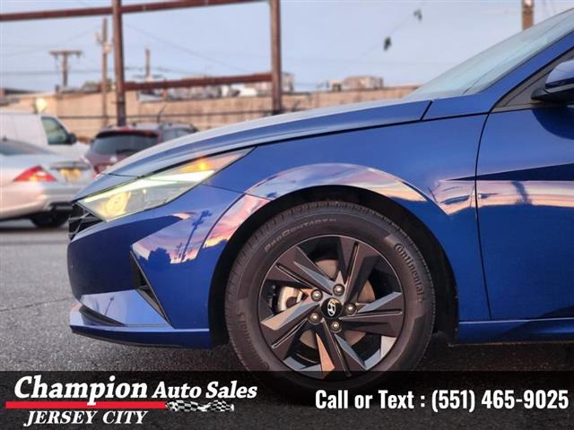 Used 2023 Elantra SEL IVT for image 3