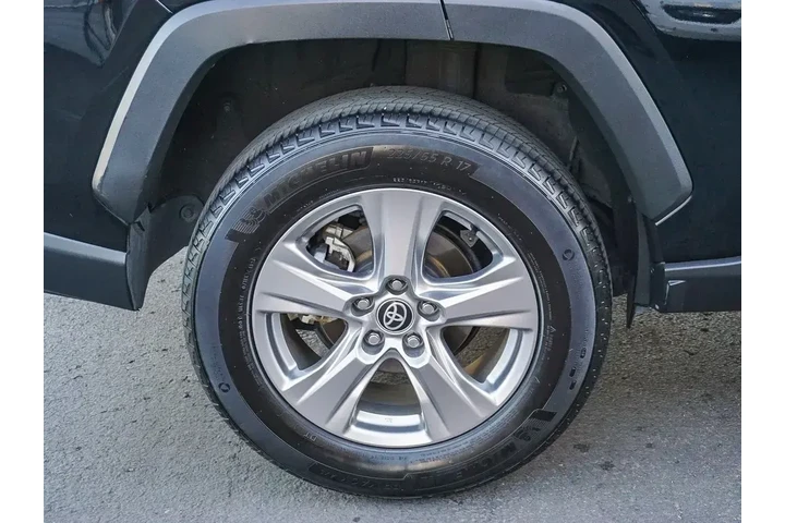 $26492 : Toyota RAV4 2023 XLE 4dr SUV image 9