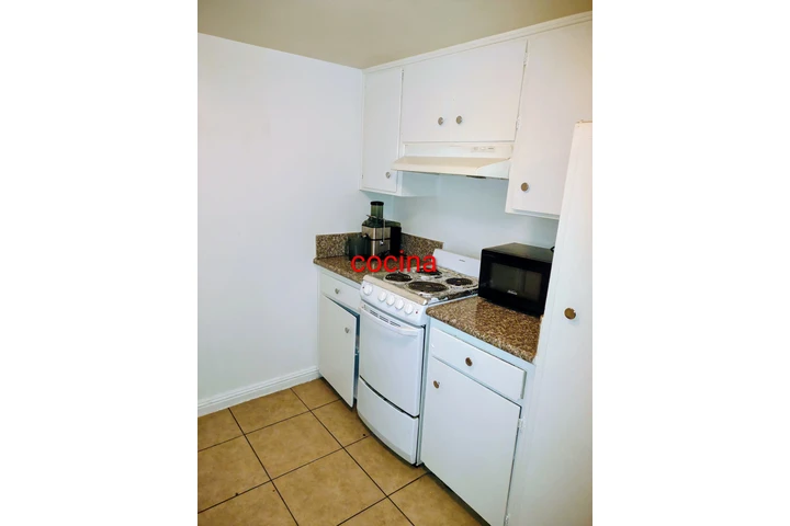 $550 : Rento cuarto image 8