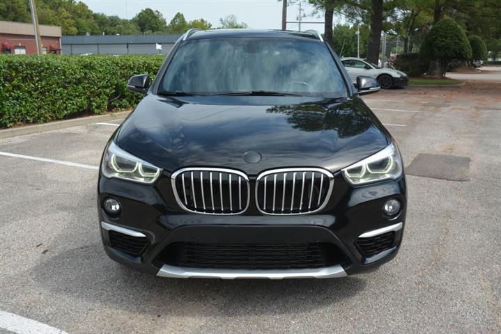 2017 BMW X1 sDrive28i image 3