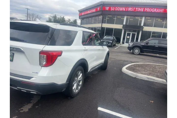 $21794 : Ford Explorer 2020 AWD XLT 4 image 2