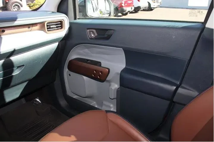 $29889 : Ford Maverick 2022 AWD XL 4d image 8