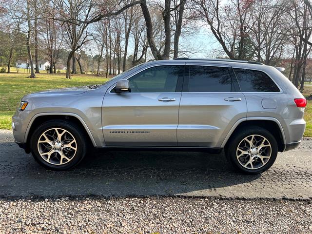 $20977 : 2018 Grand Cherokee Limited image 3