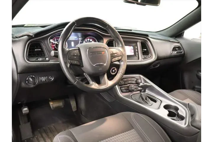 $17788 : Dodge Challenger 2016 SXT 2d image 6