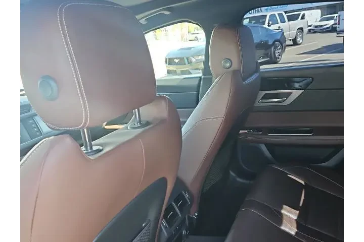 $11500 : Jaguar XF 2016 R-Sport 4dr S image 10