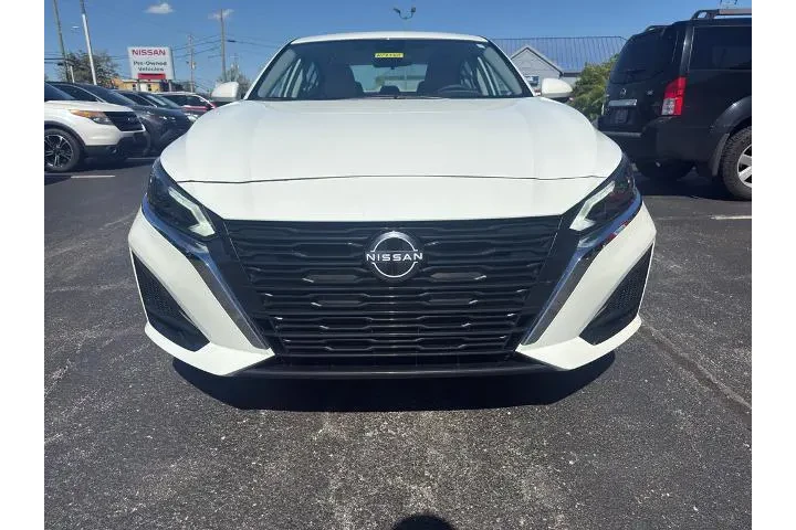 $18995 : Nissan Altima 2023 2.5 SV 4d image 9