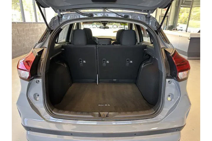 $17895 : Nissan Kicks 2023 SV 4dr Cro image 10