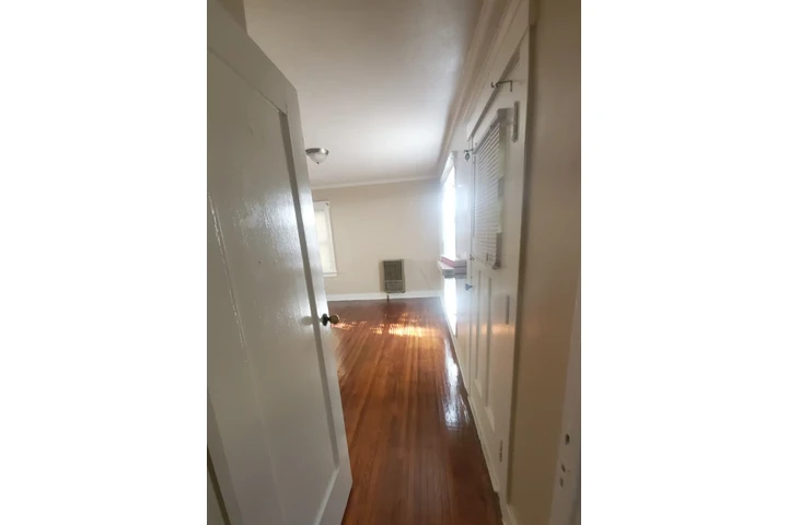 $1950 : Apartment/ Duplex for rent image 5