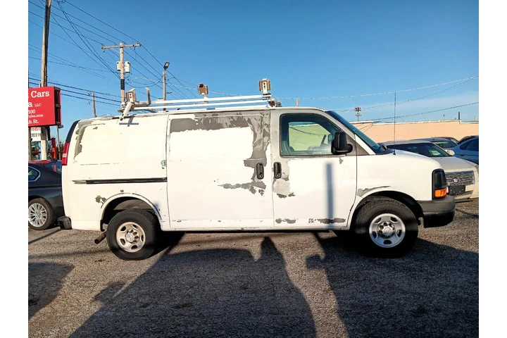 $6000 : 2010 Express 2500 image 3