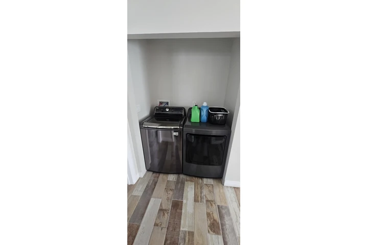 $2100 : Se Renta Una Casita / ADU image 4
