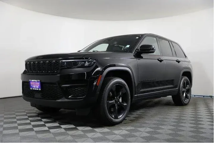 $28495 : Jeep Grand Cherokee 2022 4x4 image 2