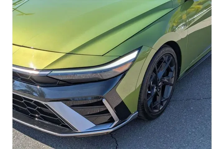 $22895 : Hyundai ELANTRA 2024 N Line image 10