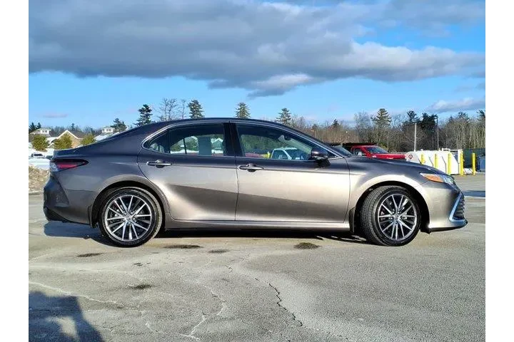 $30413 : Toyota Camry 2023 AWD XLE 4d image 2