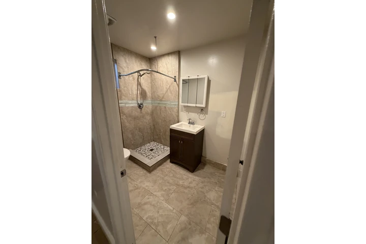 $1950 : Se renta casita de dos habitac image 4