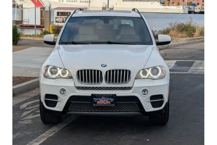 $8988 : 2013 X5 xDrive50i image 3