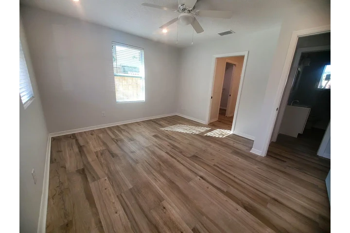 $900 : Comfortable 2 bedroom, 2 image 9