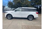 $31980 : Lincoln Navigator 2020 4x2 R thumbnail