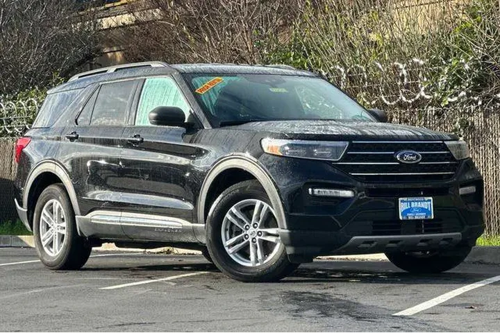 $29254 : Ford Explorer 2024 AWD XLT 4 image 2