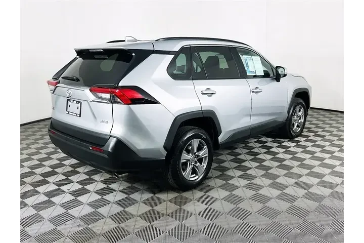 $25800 : Toyota RAV4 2024 XLE 4dr SUV image 7