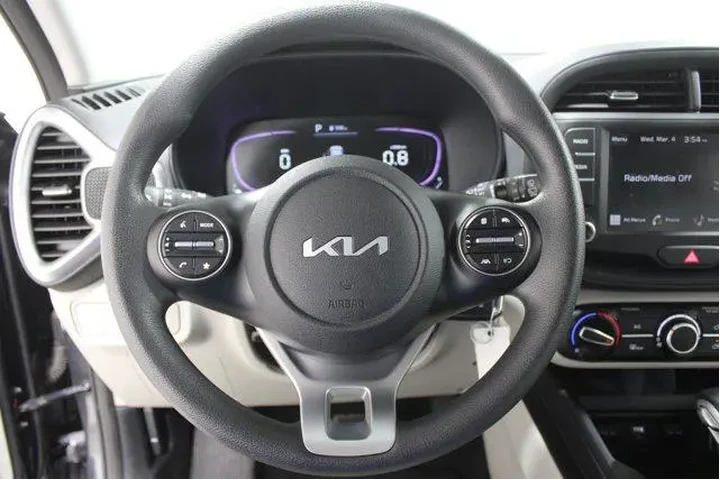 $19989 : Kia Soul 2024 LX 4dr Crossov image 9