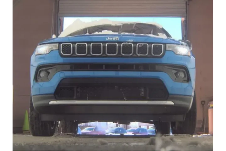 $21393 : Jeep Compass 2023 4x4 Limite image 3