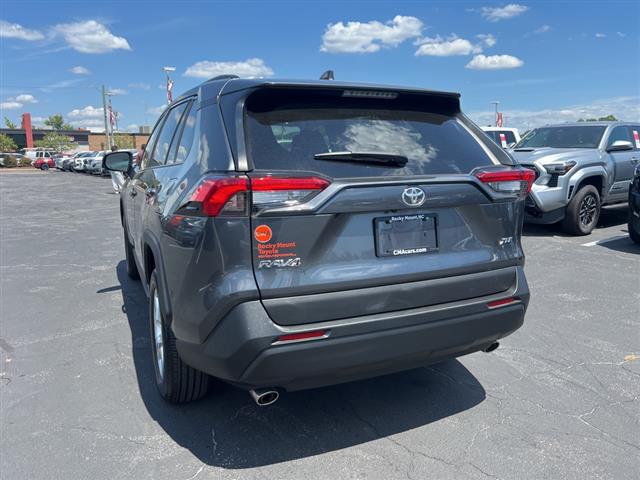 $28490 : PRE-OWNED 2021 TOYOTA RAV4 XLE image 5