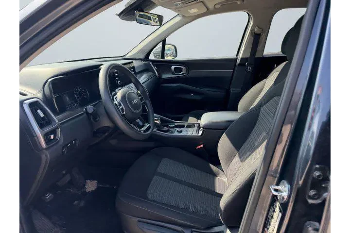$21066 : Kia Sorento 2022 LX 4dr SUV image 9