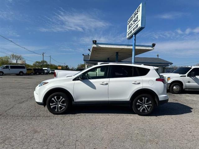 2016 RAV4 LE image 4