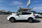 2016 RAV4 LE thumbnail