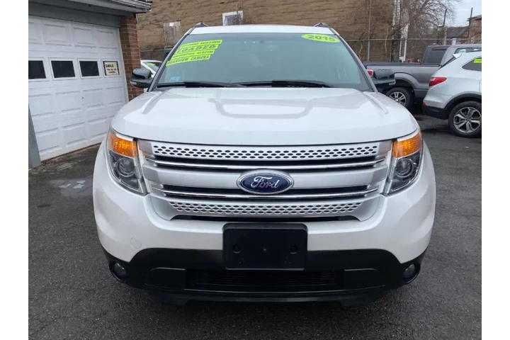 2014 Explorer XLT image 3