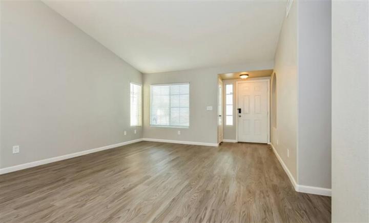 $1685 : Completely remodeled image 3