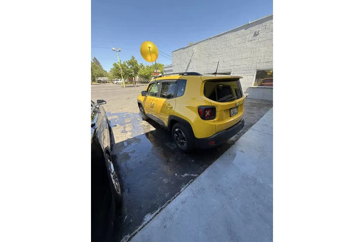 $12888 : 2018 Renegade Latitude image 6